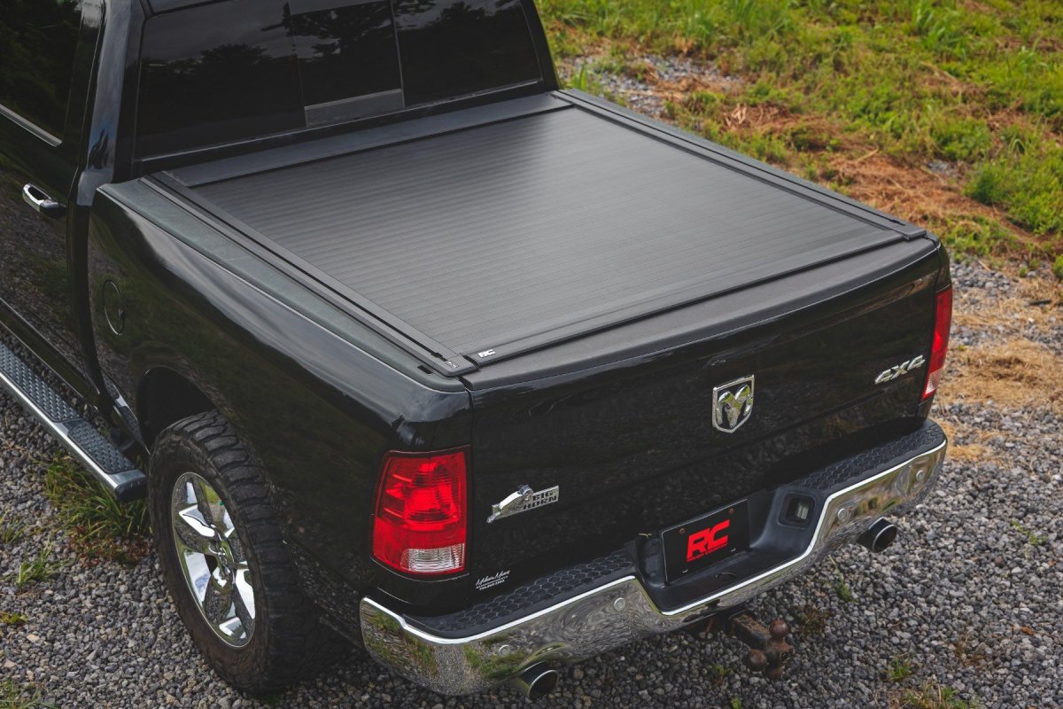 Ram 1500 Retractable Bed Cover - Rough Country - Powered Retractable, Aluminum, UV-Protected, 5'7
